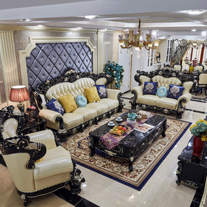 Sala de estar grande, sof&aacute; blanco de cuero genuino, madera negra y dorada