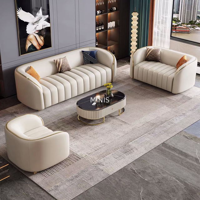 Sala de estar moderna de cuero blanco con elegantes sof&aacute;s de 1+2+3 plazas