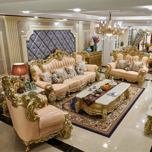 Sala de estar de lujo real, sof&aacute; de cuero genuino de madera dorada