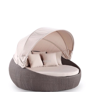 Lit rond en rotin relaxant pour jardin ext&eacute;rieur avec ombre