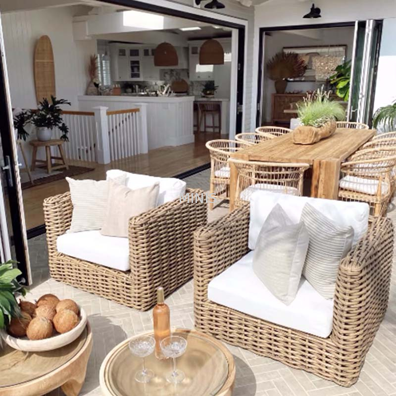 Muebles de exterior o interior Hermoso sof&aacute; de rat&aacute;n marr&oacute;n 