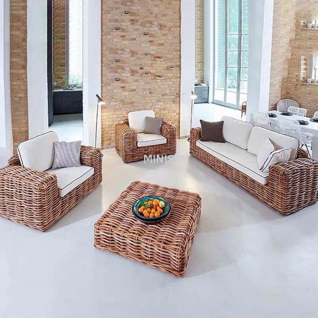 Muebles de interior o exterior, hermoso sof&aacute; de rat&aacute;n marr&oacute;n 